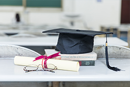 春招“黄金档”来袭：应届生看重落户政策 有企业招聘人数增五成