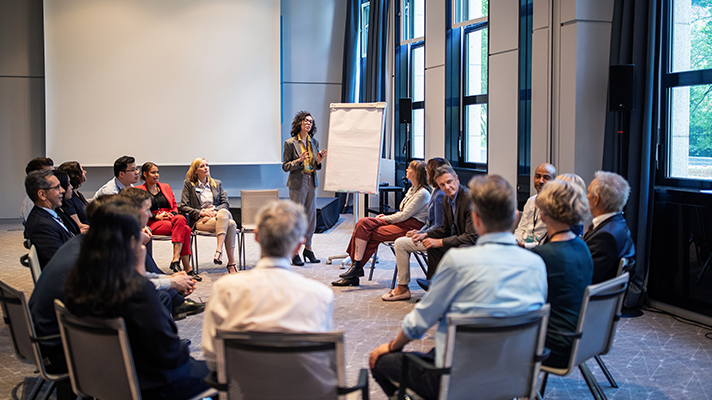 人力资源公司1066vip威尼斯(中国)国际认为中国制造业企业出海应从人才培养与人才开展双驱动模型管理国际化人才